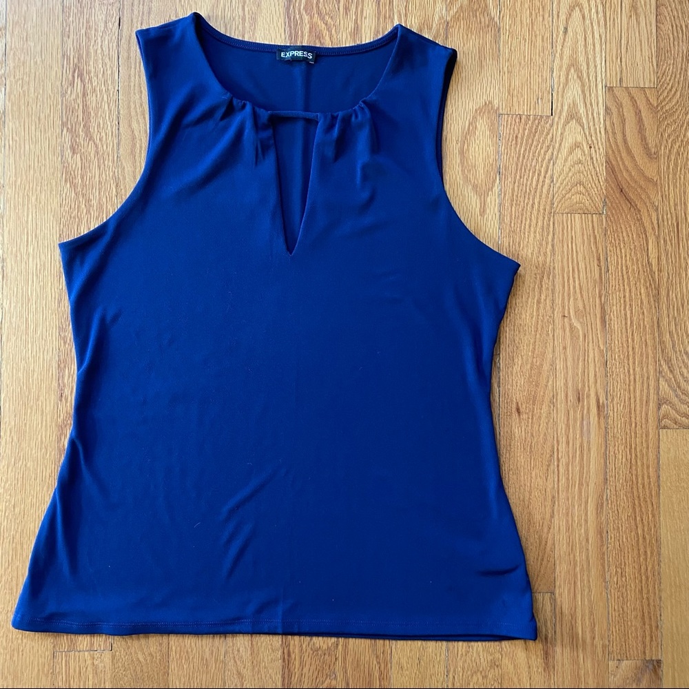 Express sleeveless top with slight ruching detail and keyhole neckline. Size L.